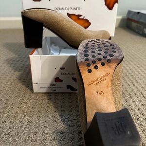 Barely worn Donald J Pliner casual heels that go with anything